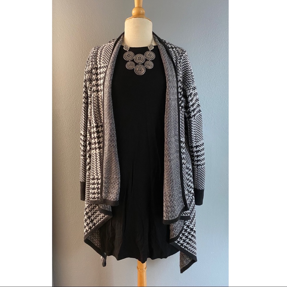 Merona Black & Gray Houndstooth Drape Sweater